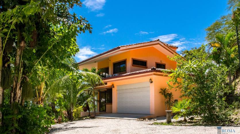 Villa 5_Facade Parking